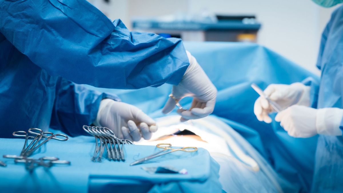 The difference between sinus tract and undercover