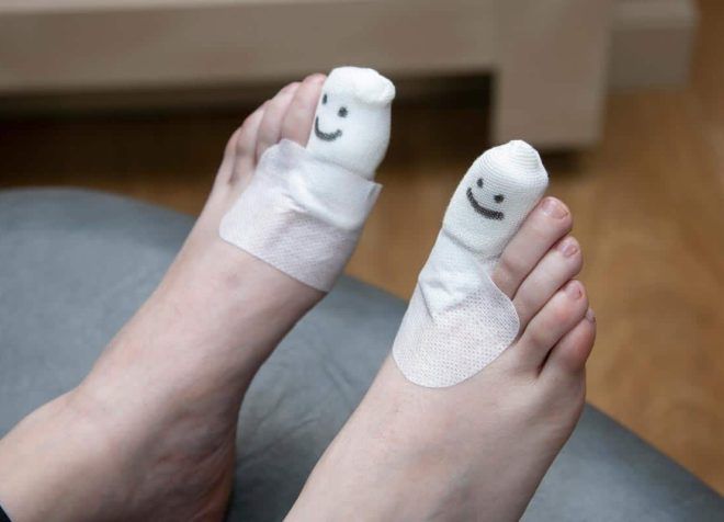 To let a wound air dry or keep it moist?