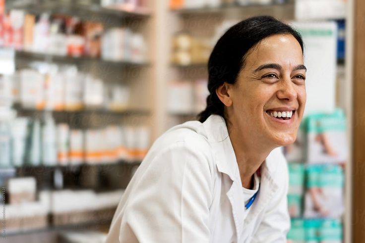 When changing wound dressings, should it be soaked or treated with a wet compress?