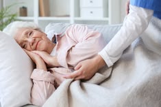 Why must the skin graft area be firmly fixed?