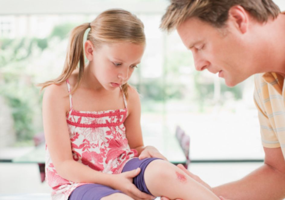 Can silicone gel scar dressings be used on wounds that have scabbed over?