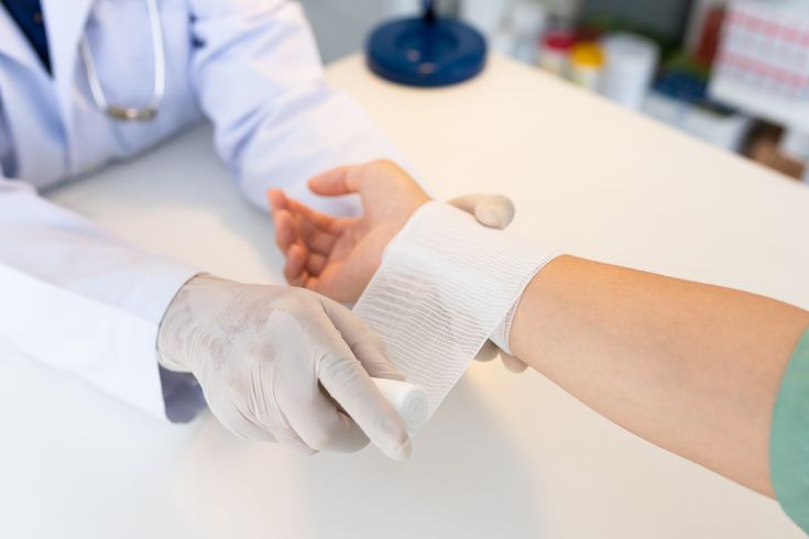 Why measure the size of the wound with a ruler instead of estimating it visually?